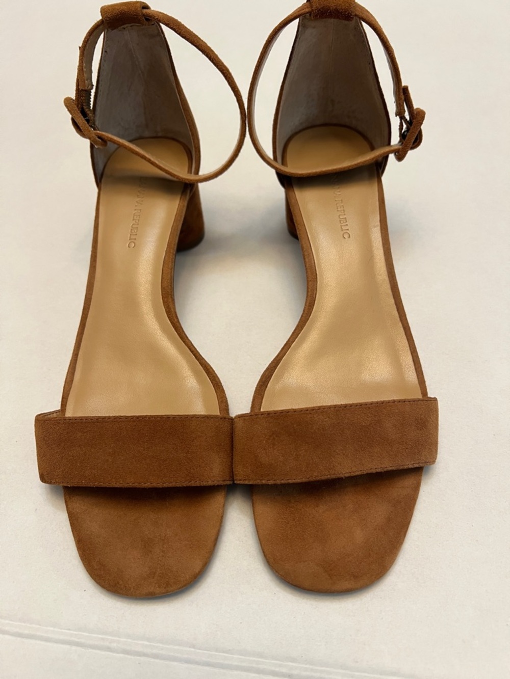 BANANA REPUBLIC BARE LOW BLOCK HEEL SANDAL TAN/BROWN LEATHER SIZE 8 - Picture 9 of 10